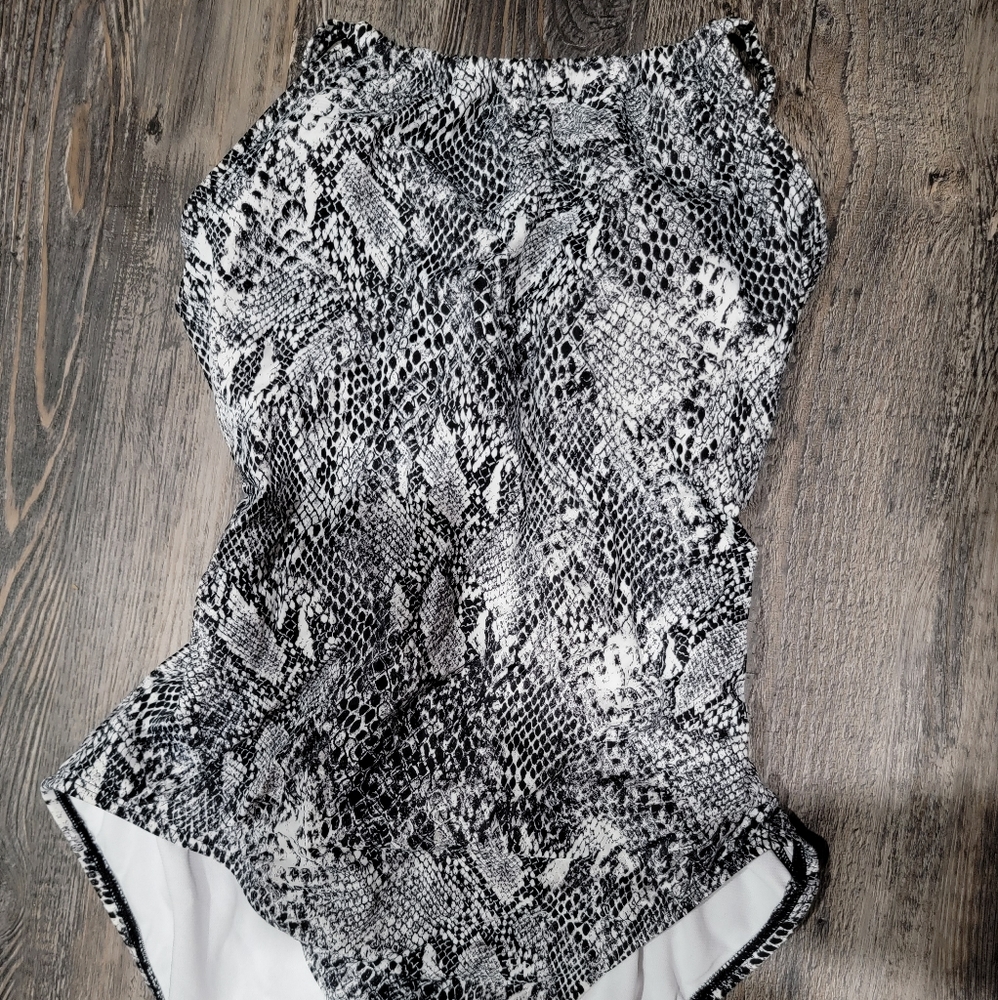 Women's One Piece Swim Suit. Size L (12-14)